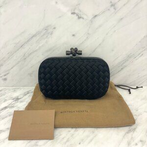 Auth BOTTEGA VENETA Knot Clutch in Black